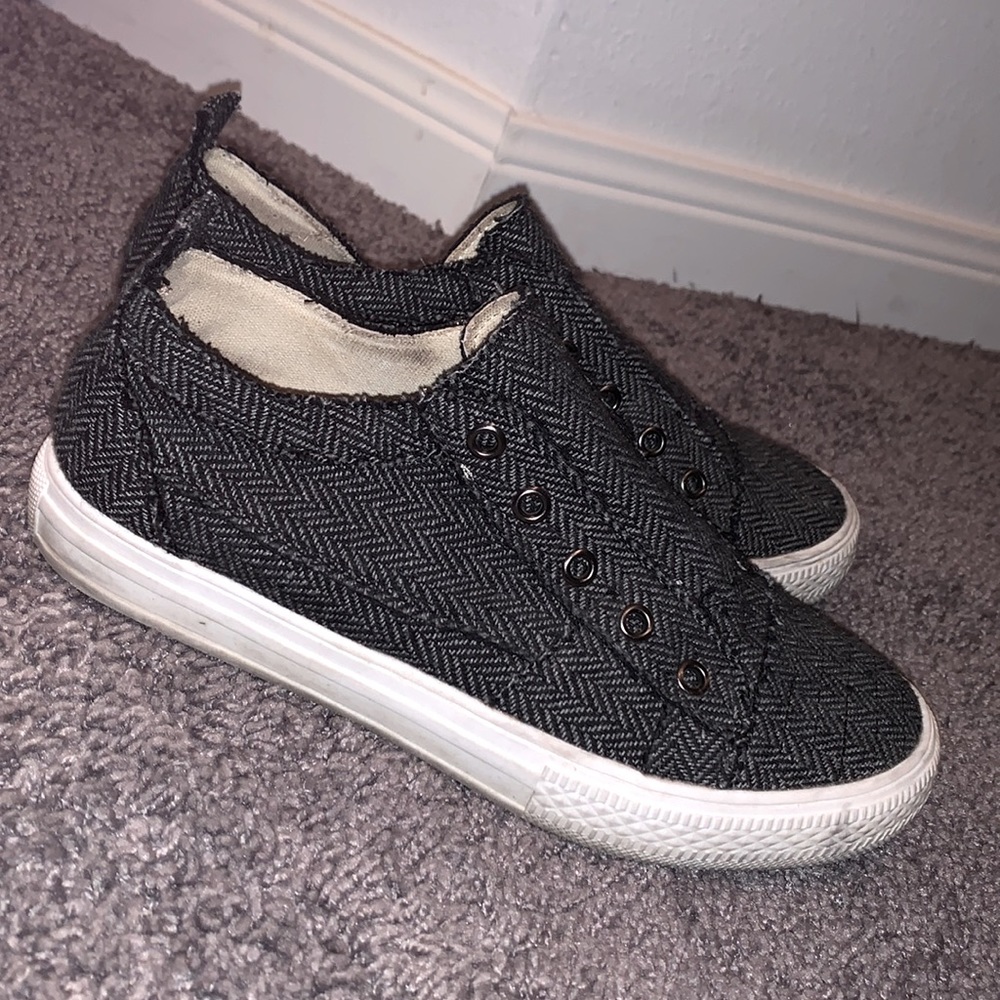 Black/grey slip on sneakers